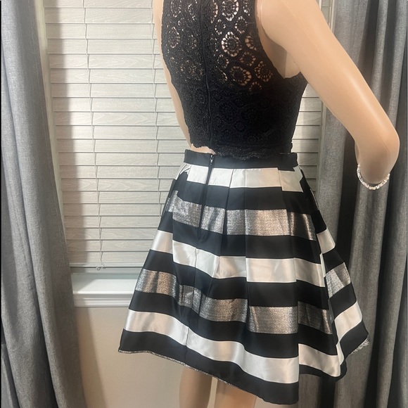 My Michelle 2 Piece Semi-Formal
Formal Junior Dress - Picture 11 of 16